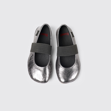 Overhead view of Right Metallic grey leather ballerinas for kids