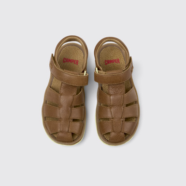 Bicho Sandales fermées en cuir marron pour enfant.
