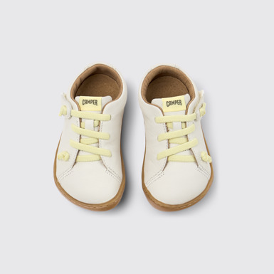 Peu Zapatos de piel blanca para niños.